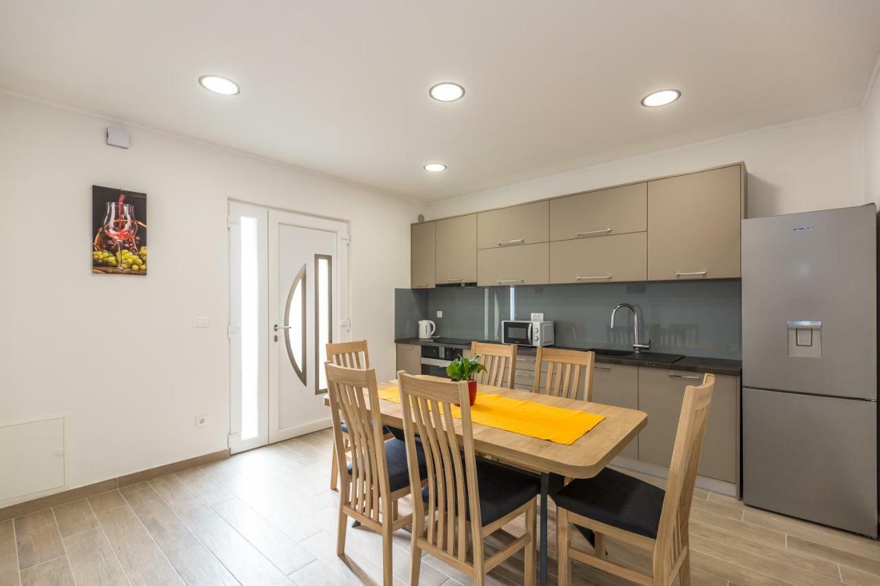 Acoustic Apartment Макарска Екстериор снимка